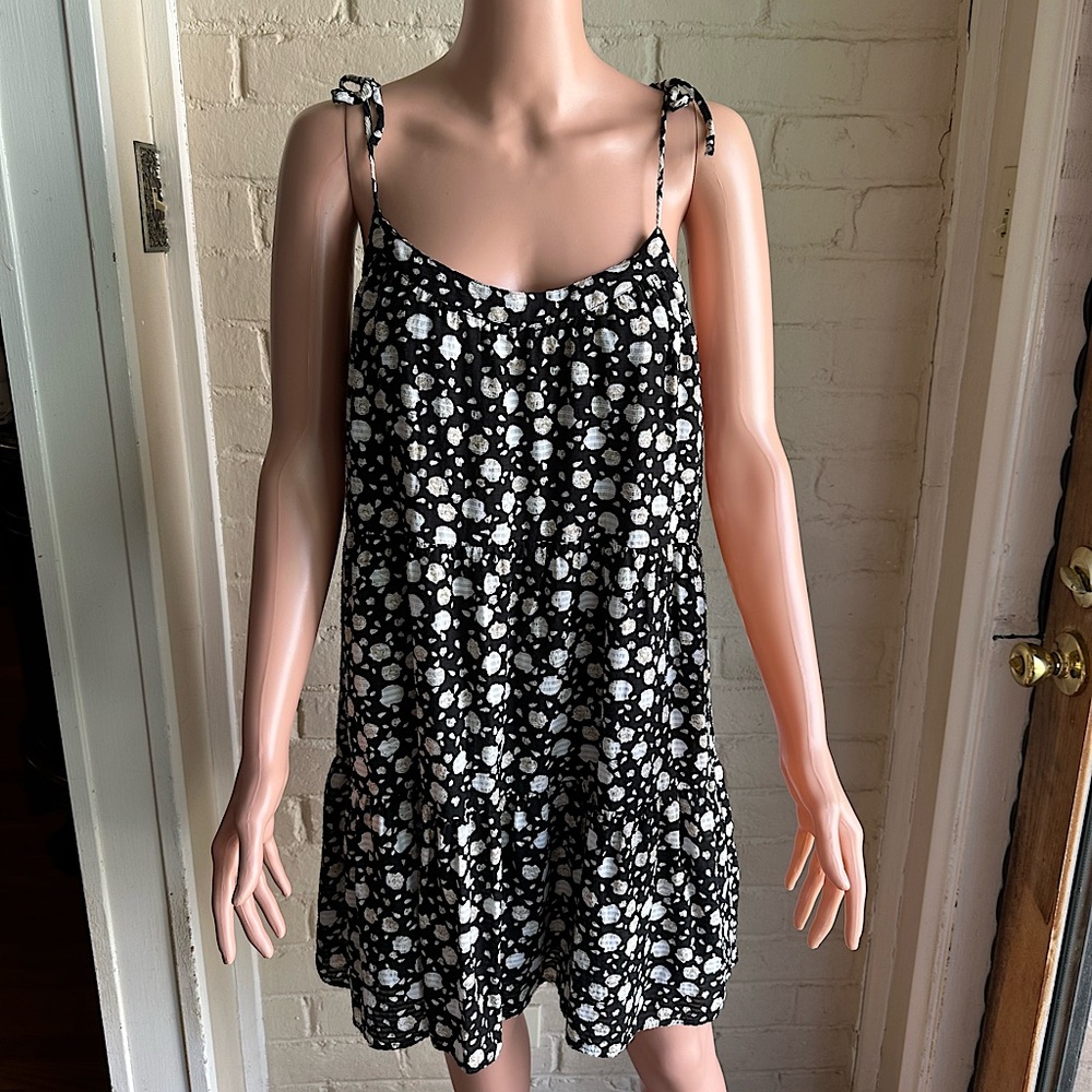 Loft size medium black white and tan cute summer flowy spaghetti strap dress